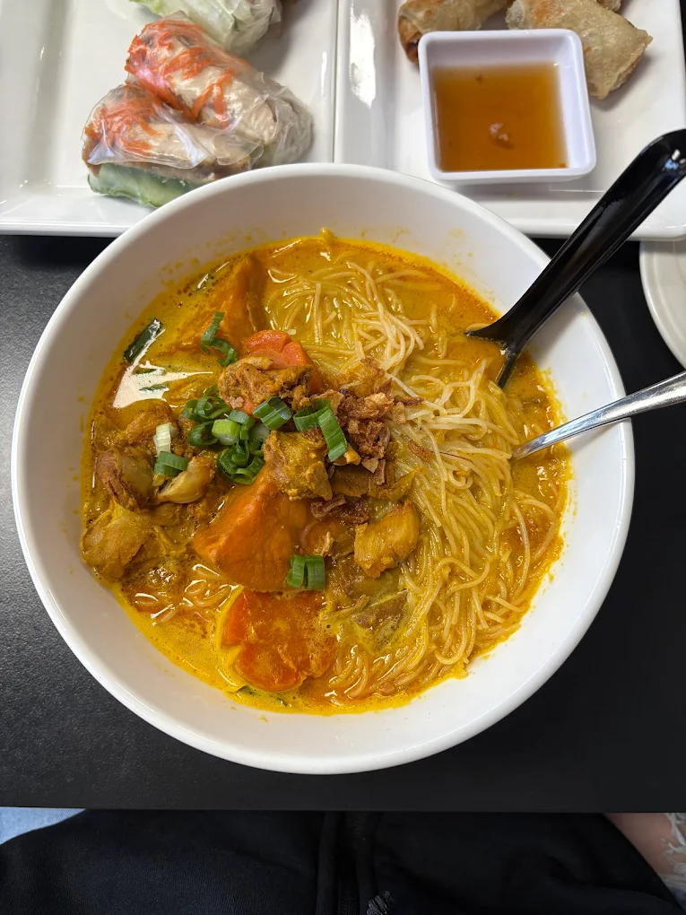 Crispy Vietnamese spring rolls at Tasty Pho 100 Saskatoon